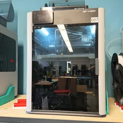 Bambu Lab H2D mit geöffneter Tür und Multimaterial-Einheit